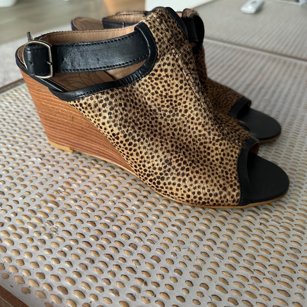 Coque Terra  Anthropologie Wedge Heel Sandals Calf Hair Sz 39